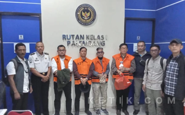 Thumbnail Empat Tersangka Korupsi Pokir DPRD OKU Digiring ke Rutan Pakjo, KPK Siap Buka Fakta di Meja Hijau