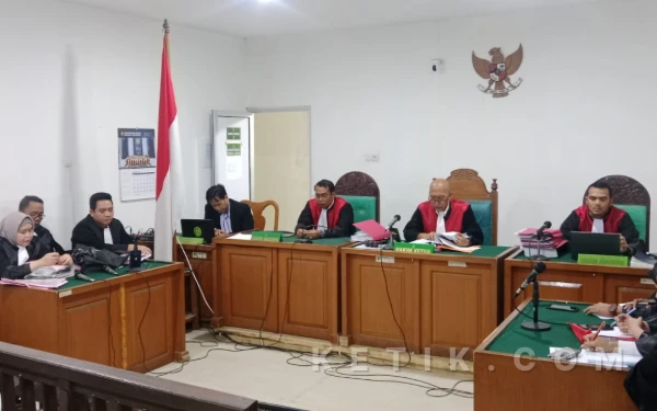 Thumbnail Berita - Eksepsi TPPU Narkotika Kandaskan Upaya "Crazy Rich" Haji Sutar, Hakim Nyatakan Dakwaan Sah