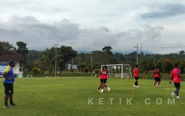 Thumbnail Berita - Target Meleset, Manajemen Arema FC Pastikan Juga Akan Evaluasi Tim Pelatih