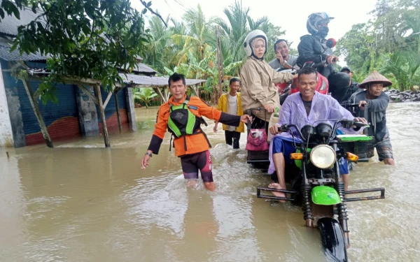 Thumbnail Berita - Banjir Mendominasi! Begini Update Kondisi dan Upaya Penanganan Bencana di Indonesia per 13 Januari 2026