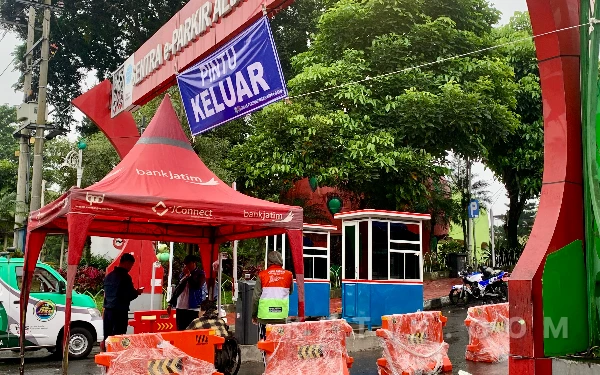 Thumbnail Berita - Belum Optimal, Dishub Kota Batu Beberkan Kendala Penerapan Gate Parkir Alun-alun