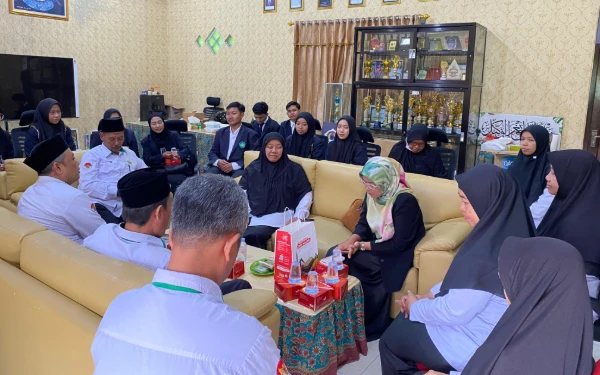 Thumbnail Berita - UIN Malang Perkuat Pengalaman Mahasiswa Lewat Asistensi Mengajar di MAN 1 Pasuruan