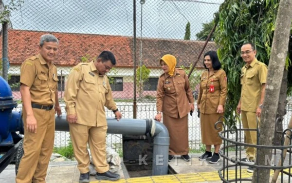 Thumbnail Berita - Wabup Bojonegoro Tinjau Pemasangan Pompa Sibel Permanen di Tiga Titik Kota, Cegah Banjir Saat Hujan Deras