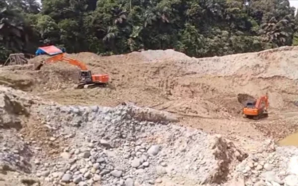 Thumbnail Berita - Pemprov Sumbar Perkuat Penertiban Tambang Emas Ilegal Lewat Apel Gabungan PETI