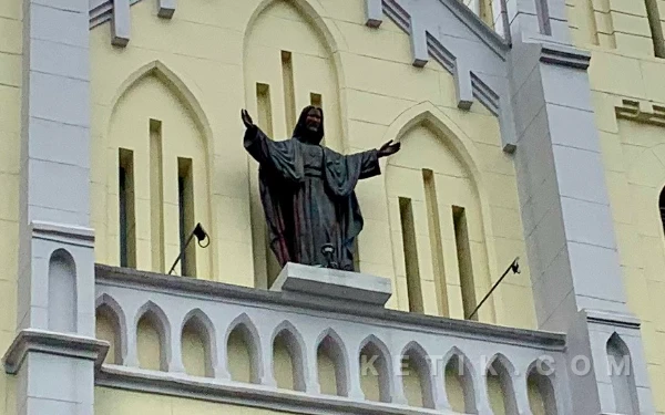 [FOTO] Menilik Keanggunan Neo-Gothic Gereja Hati Kudus Yesus di Kayutangan Malang