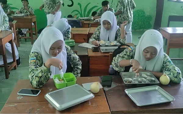 Thumbnail Berita - 3 Daya Tarik MBG yang Buat Dapur SPPG Mandiri Menjamur di Daerah