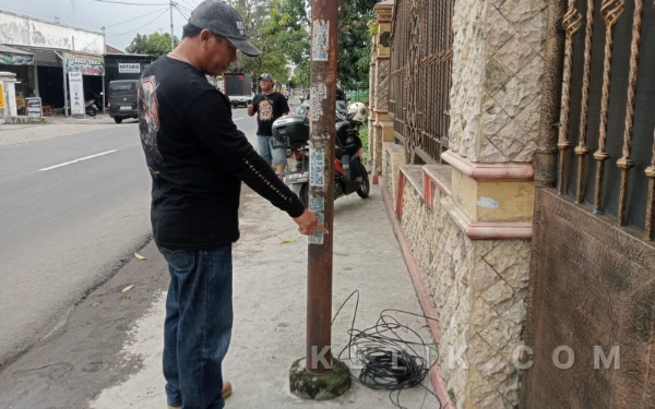 Thumbnail Berita - Warga Jombang Jadi Korban Semrawutnya Kabel Internet
