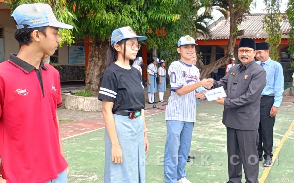 Thumbnail Berita - Legislator Suyatno Pimpin Upacara Hari Dharma Samudera di SMA Yos Sudarso Cilacap