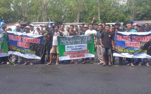Thumbnail Berita - Tuntut Tambang Pasir Kembali Dibuka, Paguyuban Reyog Dump Truk Ponorogo Gelar Aksi Damai