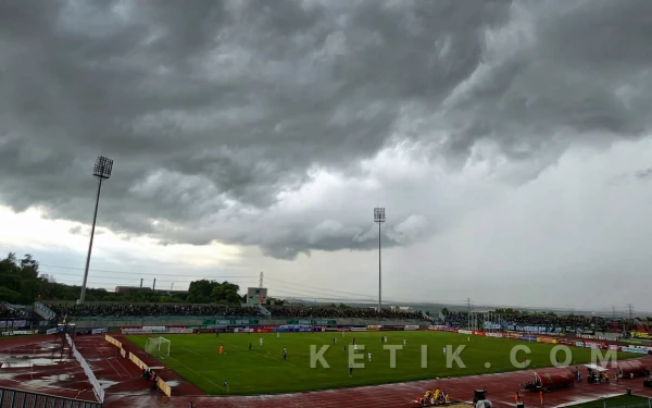 Thumbnail Kota Surabaya dan Malang Diprediksi Hujan Ringan Hari Ini! Cek Daerahmu Sekarang