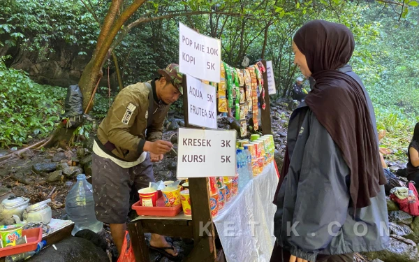 Thumbnail Berita - Ghuna, Sang Pemadam Kelaparan dan Penjaga Pelancong di Balik Derasnya Coban Srikandi Kabupaten Malang