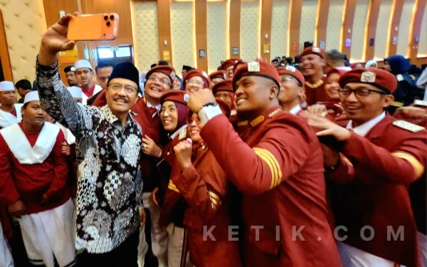 Thumbnail Bimtek Kepala Sekolah dan Tendik Sekolah Rakyat se-Jatim, Gus Ipul Ajak Wali Asuh Mengabdi Sepenuh Hati