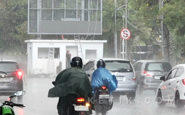 Thumbnail Surabaya dan Bondowoso Diprakirakan Hujan Ringan Hari Ini, Cek Info Cuaca Jawa Timur