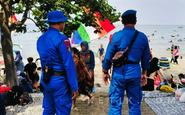 Thumbnail Berita - Cuaca Buruk, Satpolairud Polres Situbondo Lakukan Patroli Wisata Bahari