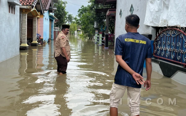 Thumbnail Berita - Hujan Deras Sebabkan Banjir di Sragi Pekalongan, 1.998 Warga Terdampak