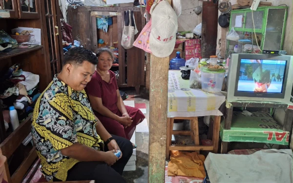 Thumbnail Berita - Kunjungi Anak Penderita Lepra di Gampengrejo, Golkar Kediri Beri Dukungan Moral dan Sembako