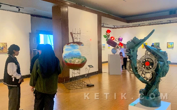 Thumbnail Berita - Lewat Pameran Bertajuk Garis Hijau, 47 Seniman Kota Batu Angkat Isu Lingkungan