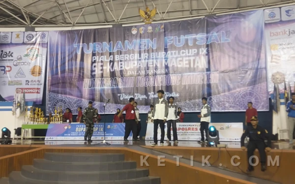 Thumbnail Berita - Turnamen Futsal HUT ke 34 SMK Yosonegoro Magetan Berakhir, Smaga jadi Juara