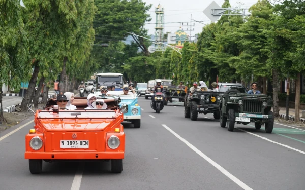 Thumbnail Berita - Wali Kota Kediri: Mobil Kuno Bukan Sekadar Hobi, Tapi Warisan Sejarah dan Edukasi