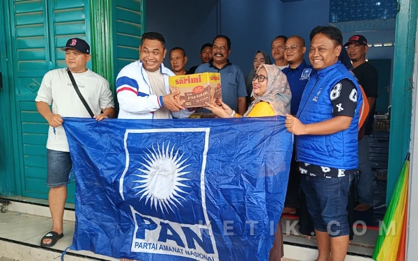 Ribuan Warga Sragi Terdampak Banjir, Ketua DPD PAN Pekalongan Turun Langsung Salurkan Bantuan Logistik