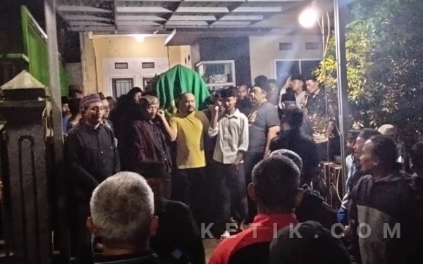 Thumbnail Berita - Kenang Sosok Almarhum Kuncoro, Ali Rifki: Humble dan Mengayomi Pemain Arema FC