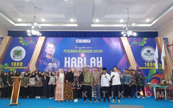 Thumbnail Berita - Peringati Harlah ke-7, Rumah Desa Hebat Gelar Tasyakuran Penerima Beasiswa di Sampang