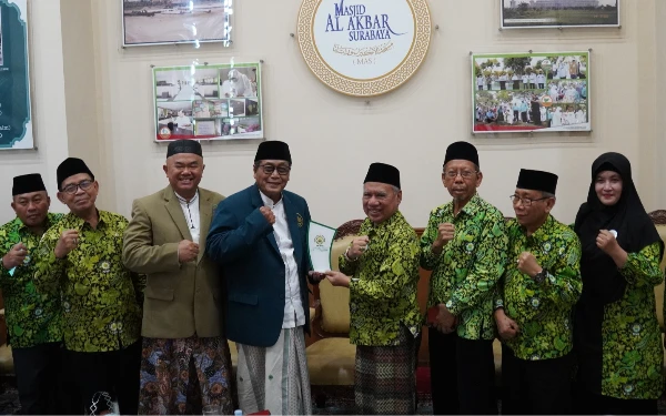 Thumbnail Berita - Studi Tiru DMI NTB! Ini Lima Program Unggulan Kemandirian Masjid Al Akbar Surabaya