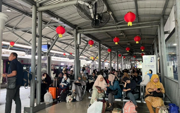 Thumbnail Berita - KAI Daop 8 Surabaya Batalkan Keberangkatan 5 KA Jarak Jauh Akibat Banjir Lintas Utara, Ini Daftaranya