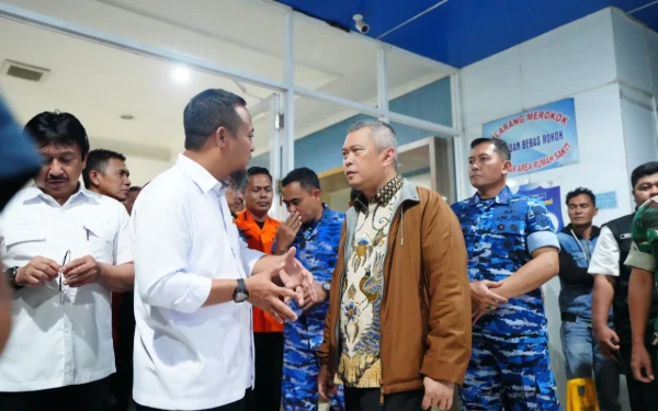 Thumbnail Berita - Gubernur Sulsel Bersama Menhub dan Basarnas Evaluasi Pencarian Korban ATR 42-500