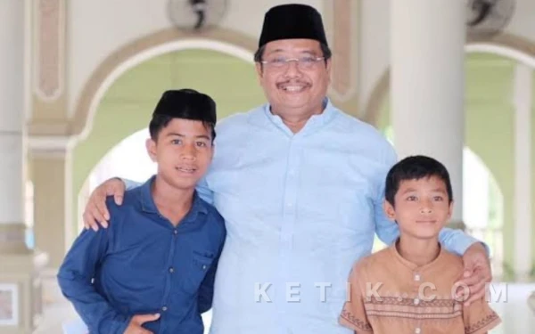 Safriadi Oyon Bantu 100 Sak Semen Pembangunan Masjid Darul Hidayah Gosteltim