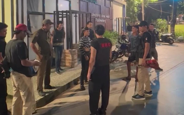Thumbnail Ramai Pengamen di Kambang Iwak Bikin Resah, Satpol PP Palembang Turun Tangan