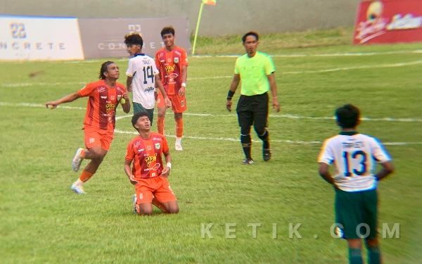 Thumbnail Berita - Laga Perdana, Brace Sang Kapten Antar Persikoba Kota Batu Taklukkan Triple’s Kediri