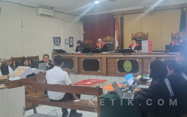 Thumbnail Berita - Raudi Akmal Akui Mayoritas Penerima Hibah Tahu Dirinya Anak Bupati