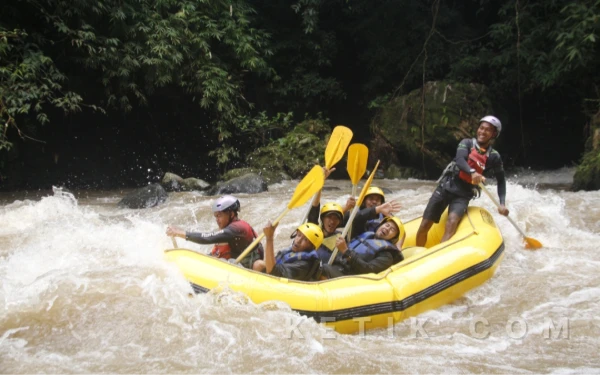 Thumbnail Berita - Musim Banjir, Destinasi Wisata Arung Jeram Probolinggo Tetap Diminati