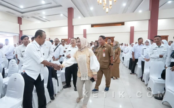 Thumbnail Berita - 1.116 PPPK Paruh Waktu Kota Mojokerto Ikuti Pembekalan, Ning Ita Tekankan Loyalitas