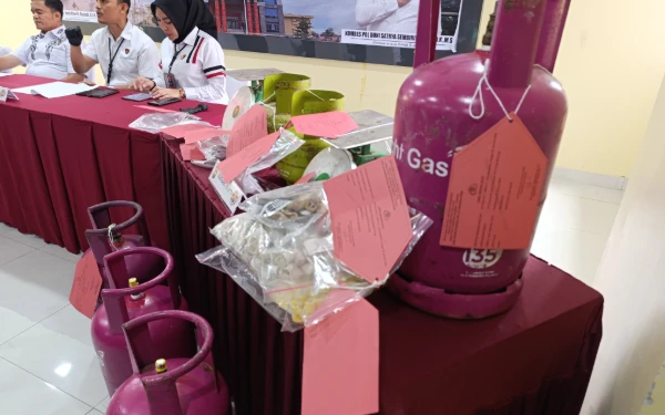 Thumbnail Aktivitas Ilegal Konversi LPG Terbongkar di Kalidoni Palembang, Polisi Amankan Empat Tersangka