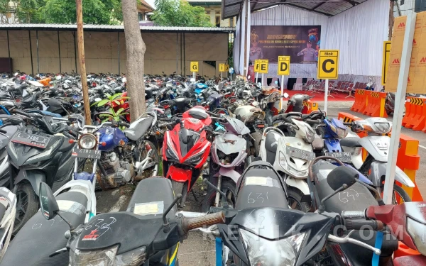 Thumbnail Berita - Catat Jadwalnya! Bazar Pengambilan 1.050 Motor Curian di Polrestabes Surabaya Dibagi Dua Sesi