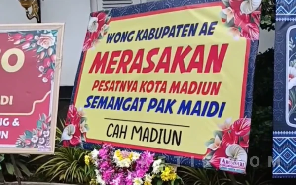 Thumbnail Berita - Karangan Bunga Dukungan Moral untuk Maidi Berdatangan di Balai Kota Madiun