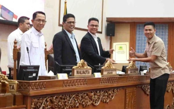 Thumbnail Berita - DPRD Batam Setujui Ranperda Lembaga Adat Melayu, Bentuk Pansus Pembahasan