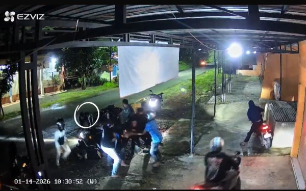 Thumbnail Berita - Gara-gara Jaket 'Shorenk', Pemuda Lamongan Dikeroyok di Gresik: Satu Pelaku Diciduk, 3 Buron