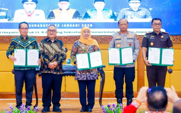 Thumbnail Gubernur Khofifah bersama Ketua PTA Surabaya Teken Kesepakatan, Wujudkan Kepastian Hukum Ketahanan Keluarga di Jatim