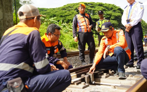 Thumbnail Berita - Waspada Cuaca Ekstrem, KAI Daop 7 Madiun Tingkatkan Mitigasi dan Kesiapsiagaan Prasarana