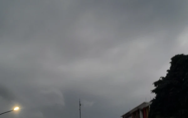 Thumbnail BMKG: Cuaca Kota Depok 23 Januari 2026 Diprakirakan Hujan Ringan, Jayapura Cerah Berawan