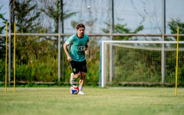 Thumbnail Resmi! Persebaya Lepas 6 Pemain, Dejan Tumbas Jadi yang Paling Disayangkan Bonek