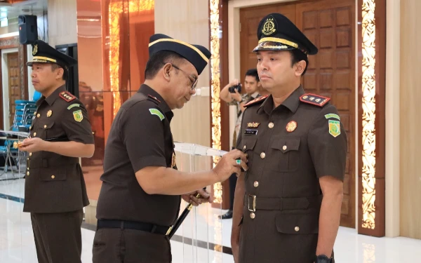 Thumbnail Berita - Sertijab Dipimpin Kajati Jatim, Arya Wicaksana Nakhodai Kejari Kota Batu