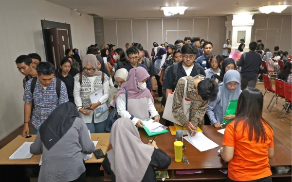 Thumbnail Putus Rantai Kapitalisme, Pemkot Surabaya Evaluasi Penerima Beasiswa Pemuda Tangguh