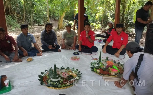 Thumbnail Berita - Bersama Pedagang Asongan dan Ojol, Ketua DPRD Banyuwangi Gelar Tasyakuran HUT Ke-79 Megawati Soekarnoputri