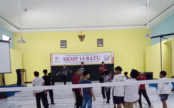 Thumbnail Berita - Futsal dan Voli Jadi Favorit, SRMP 14 Kota Batu Perkuat Ekstrakurikuler Siswa