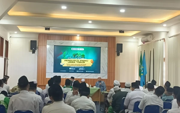 Thumbnail Berita - Jelang Harlah Satu Abad NU, PWNU Jatim Ziarah Muassis ke Pesantren Nurul Jadid Probolinggo