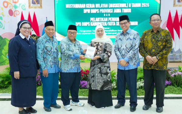 Thumbnail Gubernur Khofifah Terima Penghargaan Badan Musyawarah Perguruan Swasta